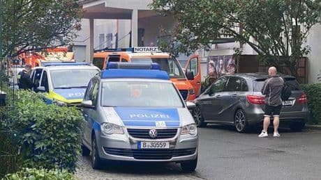 Hellersdorf: Mann schlägt seine Verlobte – Festnahme
