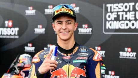 Rueda firma una remontada para la historia y da un golpe sobre la mesa de Moto3