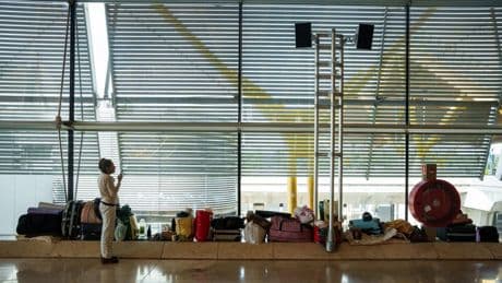 Los sindicatos piden al Defensor del Pueblo el “desalojo urgente” de los sin techo en Barajas
