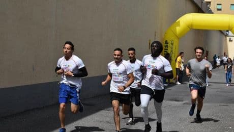 Di corsa fuori dal carcere di Marassi, detenuti e podisti insieme alla Vivincittà