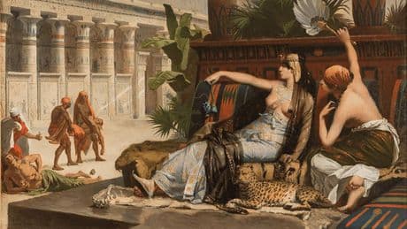 Torna a regnare la regina delle regine. Tra mito e mistero questa "femme fatale" dell'antichità è stata capace di sedurre il presente