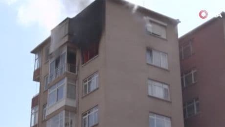 Kadıköy'de apartmanda yangın! Müdahale sürüyor