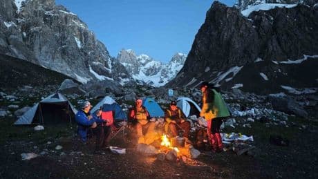 Doğu'nun gözbebeği! 20 bin yıllık buzullar: Hakkari'nin doğal güzelliği, çadırını alan oraya koşuyor