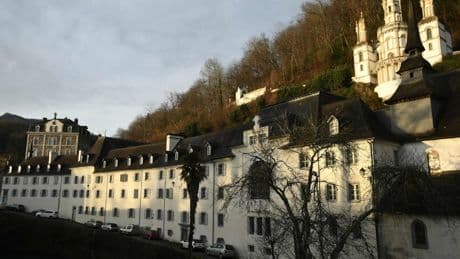 Frankreich: Sadistische Lehrer und gebrochene Seelen: In Frankreich erschüttert ein Missbrauchsskandal das Land