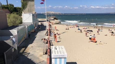 Violet, à damier... Connaissez-vous vraiment les drapeaux utilisés sur les plages?