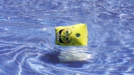 Un niño de 2 años muere ahogado en una piscina inflable