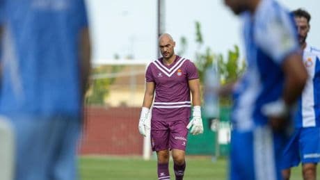 El 'goleador' Dmitrovic, otra camiseta, el mismo obstáculo para el Atlético