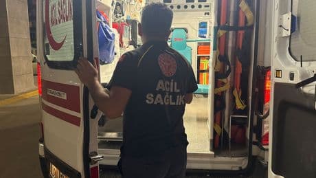 Tartıştığı amcasını bıçakla yaraladı