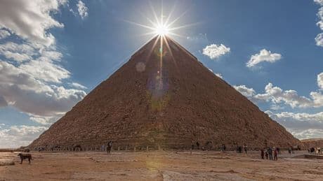 Une cité secrète se cache-t-elle sous les pyramides de Gizeh? Des chercheurs l'affirment... sans convaincre