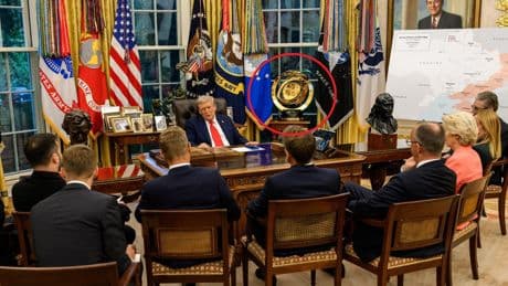 Que faisait le trophée de la Coupe du monde des clubs dans le Bureau ovale lors du sommet entre Trump et les Européens ?