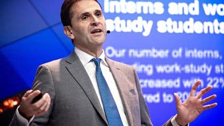 «Un choix industriel» : le patron du géant européen ASML dévoile les raisons de son investissement dans Mistral AI