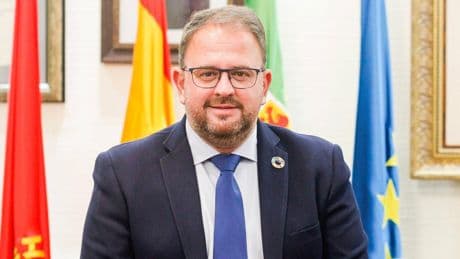 Los alcaldes de Mérida y León se suman a Susana Díaz y Page pidiendo elecciones anticipadas por el escándalo de Cerdán