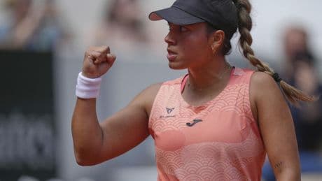 Emma Navarro stunned by Jessica Bouzas Maneiro in French Open first round