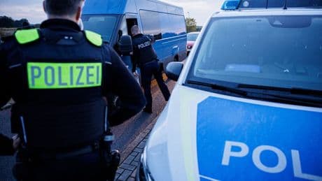 "Royaume d'Allemagne": de nombreuses perquisitions contre un groupe complotiste dans sept régions
