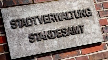 Bundesrat fordert Eintragung von zwei Müttern in Geburtsurkunde