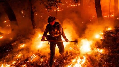 Wildfire in Oregon destroys 4 homes, threatens thousands more