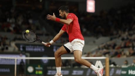 Djokovic es eterno: remonta a Zverev y se clasifica para su decimotercera semifinal de Roland Garros