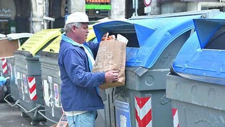 Genova, raccolta porta a porta estesa a tutti i negozi di via XX Settembre