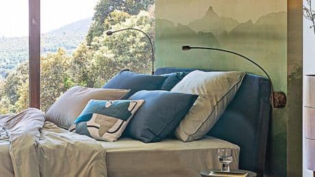 Esto es lo que se lleva para decorar la pared del cabecero: 7 propuestas que suman estilo