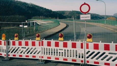 Bröckelnde Infrastruktur: Die Brücke, die eine kleine Stadt und die große Politik entzweit