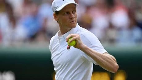 Wimbledon fans furious as Jannik Sinner vs Carlos Alcaraz final brought to bizarre halt