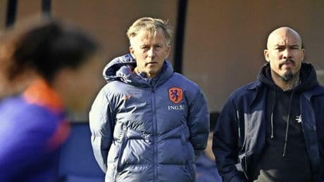 Nigel de Jong verdedigt thuislaten Mexx Meerdink en zag ’energie uit elftal sluipen’ onder Andries Jonker