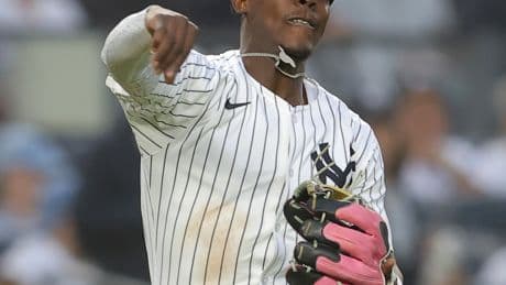 Yankees veteran infielders make two miscues that prove costly