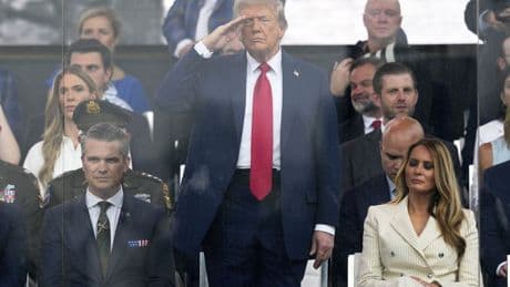 Zowel Trumps bewonderaars als vijanden bezoeken zijn militaire parade