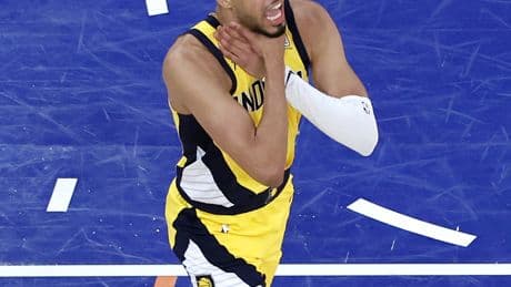Knicks choke away lead in final minutes as Pacers, Tyrese Haliburton stunningly steal Game 1