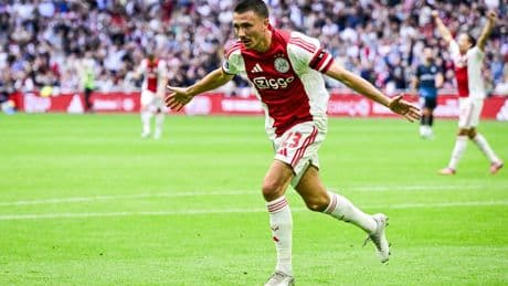 Routiniers Berghuis en Weghorst bezorgen Ajax overwinning op Heracles