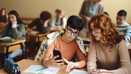 Social Media & Co: Sozialverband fordert neues Schulfach