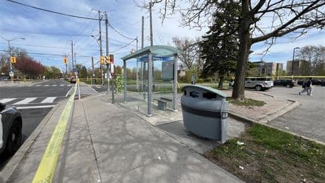 2 Toronto high school students rushed to hospital after daylight stabbing
