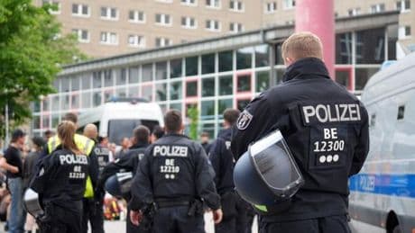 Aktion in Lichtenberg: Protest gegen Leerstand in Berlin an der Ex-Stasi-Zentrale