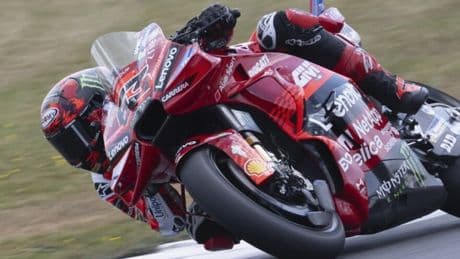 <p>Super Quartararo, pole anche a Silverstone! Bagnaia in prima fila</p>