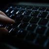 Kriminalität: Drogenhandel im Netz - Ermittler nehmen Verdächtige fest