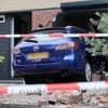 Auto in Hengelo rijdt in op huis doordat vader dochter (11) achter het stuur laat