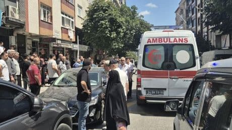 6'ncı kattan düşerek ağır yaralanan babasının başında gözyaşı döktü