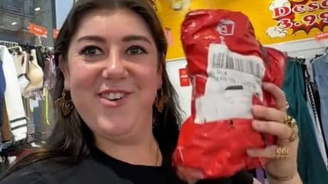 Günstig und geheimnisvoll: Frau kauft unzustellbare Pakete für weniger als 10 Euro