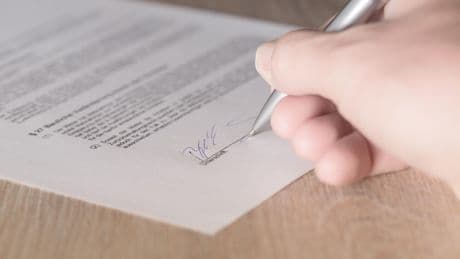 Lo confirma el Estatuto de los Trabajadores: la empresa debe darte un contrato por escrito o se enfrenta a una multa de hasta 7.500 euros