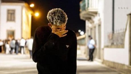 Emoción y lágrimas de Luis Díaz en la misa en memoria de Diogo Jota