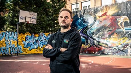 Alberto Antuña, el seleccionador español que ha clasificado para su primer Afrobasket a Sudán del Sur, donde “no hay ni un pabellón”