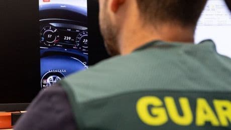 Cómo rastrea la Guardia Civil las redes sociales buscando a los 'exhibicionistas' del volante