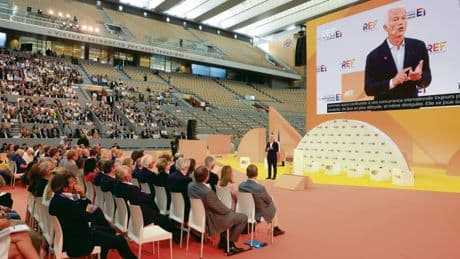Suppressions de postes, coupes dans la santé et l’assurance-chômage : quand le Medef célèbre la casse sociale du budget Bayrou