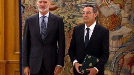 Medias sonrisas forzadas y caras de circunstancias: tenso encuentro entre el Rey y el fiscal general