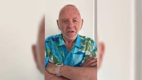 Anthony Hopkins trolea a Kim Kardashian imitando a Hannibal con un producto de la modelo