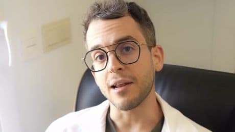 José Manuel Felices, doctor: “El peor enemigo para los oídos son los auriculares, pueden provocar daños irreversibles”