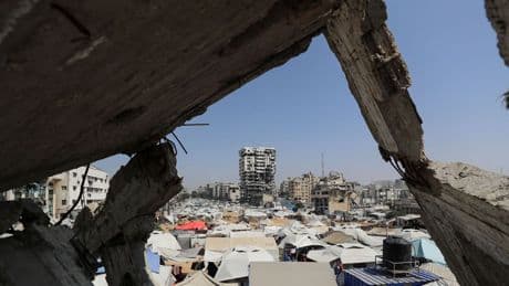 Gaza, siti di distribuzione aiuti chiusi per troppa folla. Oggi 16 vittime nei raid israeliani