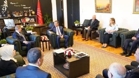 Özgür Özel, Ahmet Davutoğlu ile görüştü