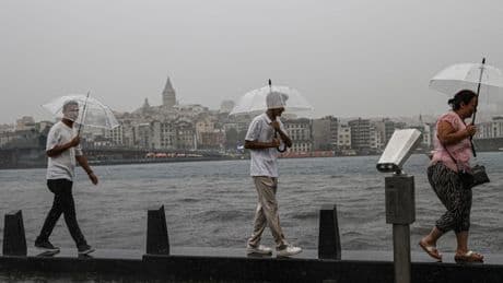 Meteoroloji'den hafta sonu alarmı... Önce sıcaklar kavuracak sonra sağanak vuracak!