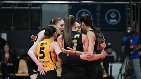 Vakıfbank, Fenerbahçe'ye karşı 2-0 yaptı!